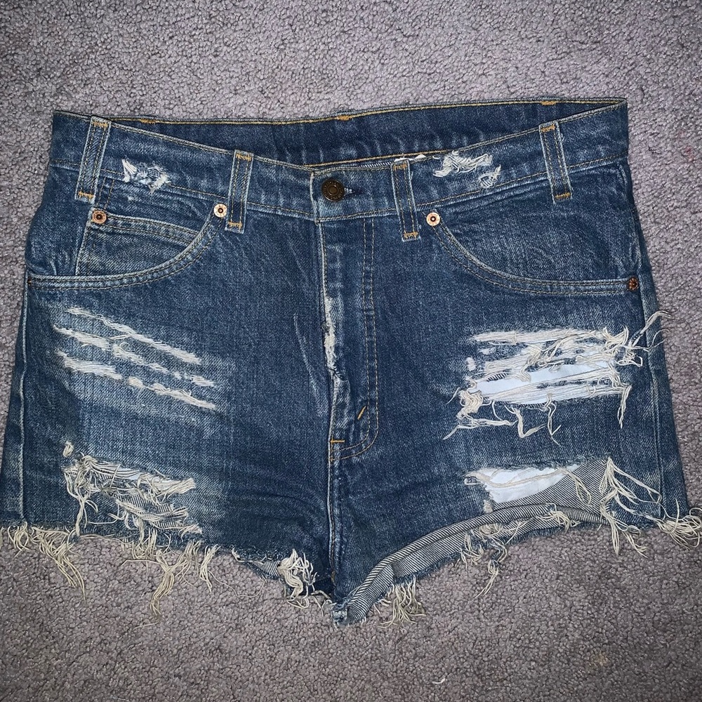 Classic high waist Levi’s denim shorts